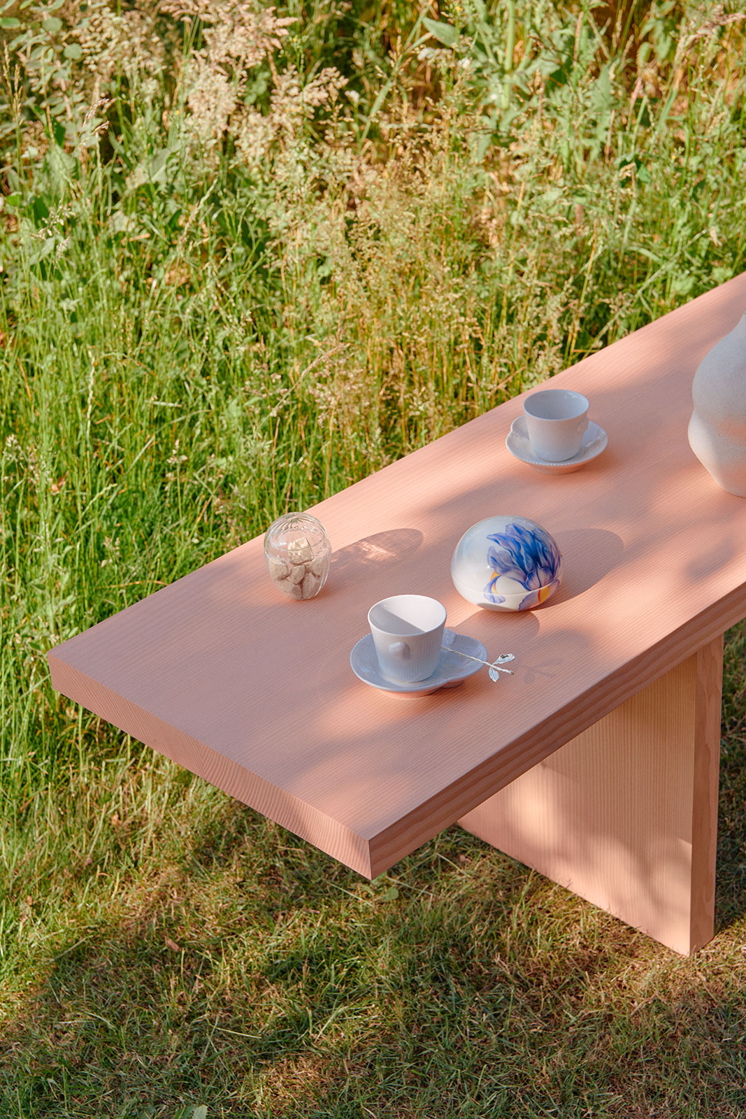 Royal Copenhagen Osterei Bonbonniere liegend Blue Iris 2024 