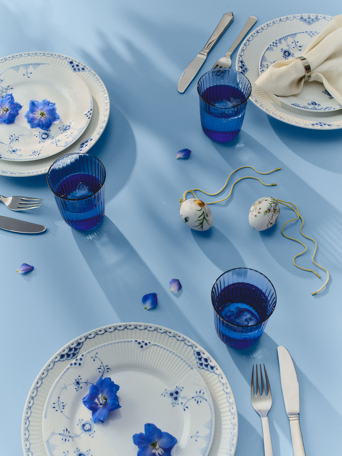 Royal Copenhagen Osterei Große Kamille 2026